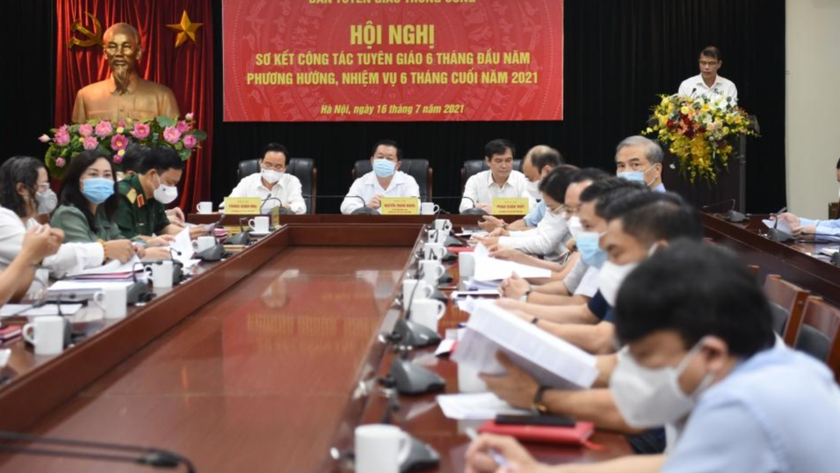 Hội nghị sơ kết công tác tuyên giáo 6 tháng đầu năm được tổ chức theo hình thức trực tuyến với điểm cầu chính tại Hà Nội.