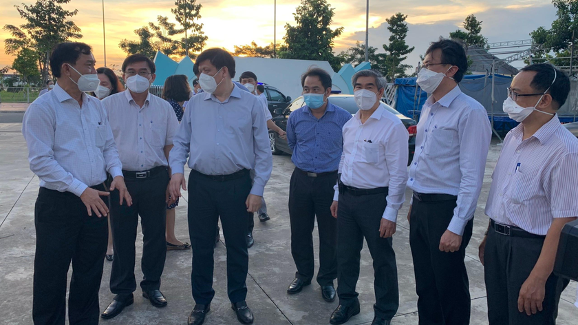 Đoàn công tác của Ban Chỉ đạo quốc gia Phòng, chống dịch COVID-19 thăm Bệnh viện dã chiến số 5 của tỉnh Tiền Giang.