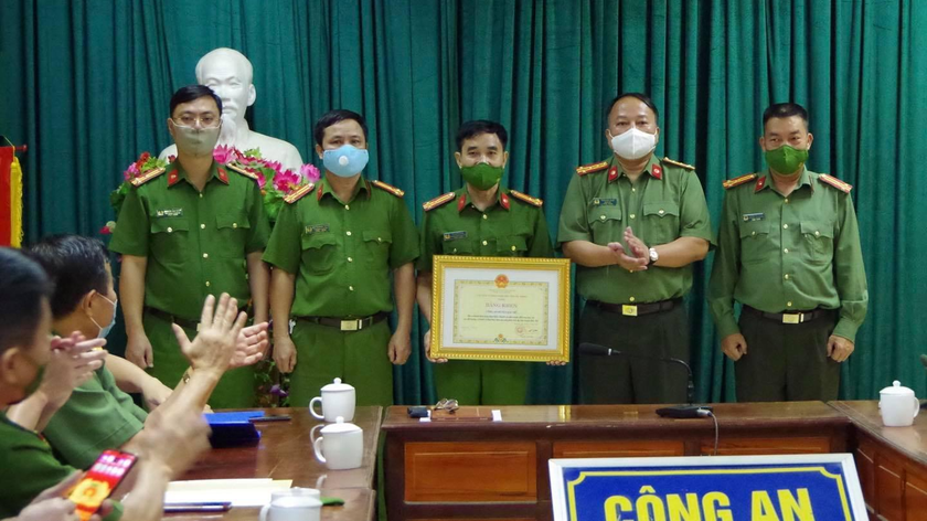 20 cá nhân, 04 tập thể thuộc Công an Hà Giang có thành tích xuất sắc trong việc phá án vụ phá rừng Du Già được UBND khen thưởng.