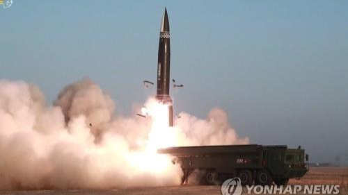 Một loại tên lửa dẫn đường chiến thuật mới được phóng từ thị trấn Hamju (tỉnh Nam Hamgyong, Triều Tiên) vào ngày 25/3/2021. Ảnh: Yonhap