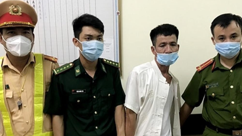 Lực lượng chức năng bắt giữ đối tượng Nguyễn Phước Tòng .