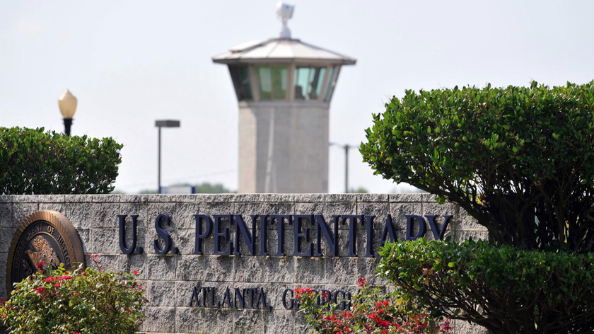 Một cuộc điều tra nhằm vào Nhà tù liên bang ở Atlanta vì có các cáo buộc tham nhũng.
