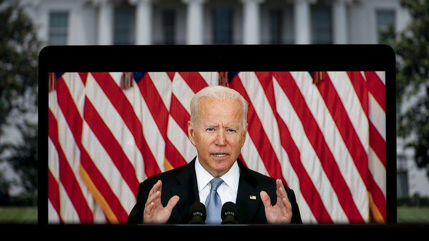 Màn hình cho thấy Tổng thống Hoa Kỳ Joe Biden phát biểu nhận xét về Afghanistan tại Nhà Trắng ở Washington D.C (Mỹ) ngày 16/8/2021. Ảnh: Xinhua