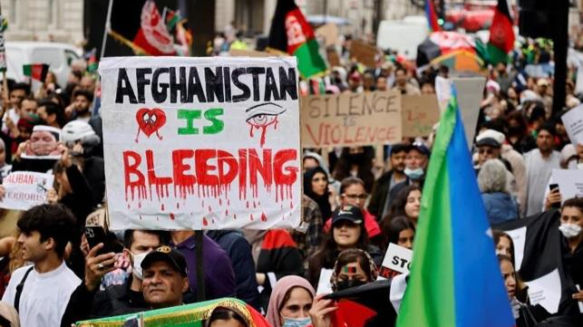 Biểu tình ở London phản đối sự kiểm soát của Taliban ở Afghanistan. Ảnh: NDTV