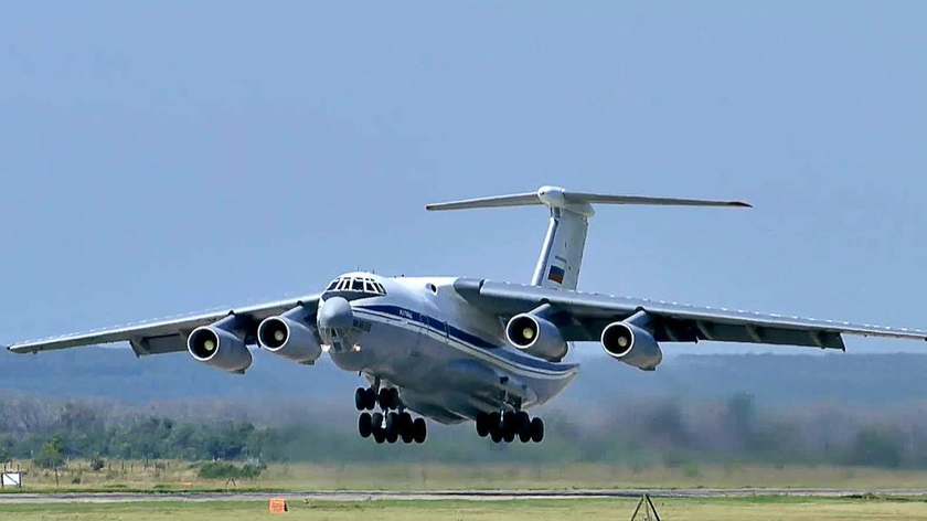 Máy bay Il-76 được Bộ Quốc phòng Nga cử đi sơ tán công dân ở Afghanistan. Ảnh: TASS