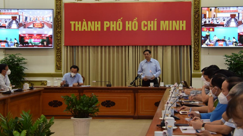 Thủ tướng Phạm Minh Chính làm việc với lãnh đạo TP HCM về việc chống dịch COVID-19 chiều tối 26/8.