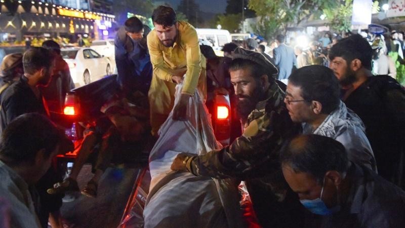 Hơn 30 quân nhân, nhân viên Mỹ thương vong trong vụ nổ kép tại sân bay Kabul ngày 26/8. 