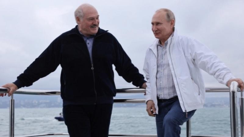Tổng thống Belarus Alexander Lukashenko và Tổng thống Nga Vladimir Putin. 