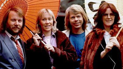 Các thành viên của nhóm nhạc pop ABBA, từ trái sang, Benny Andersson, Agnetha Foltskog, Bjorn Ulvaeus và Anni-Frid Lyngstad, xuất hiện tại Tokyo vào ngày 14/3/1980. Ảnh: AP