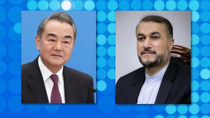 Ủy viên Quốc vụ kiêm Bộ trưởng Ngoại giao Trung Quốc Vương Nghị và Bộ trưởng Ngoại giao Iran Hossein Amir-Abdollahian. 