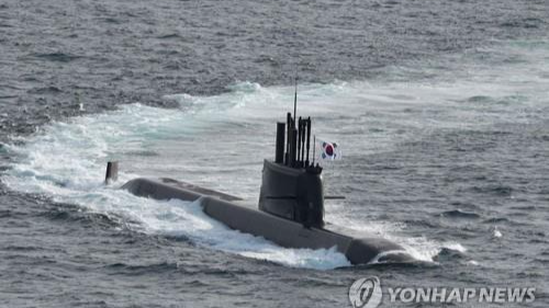Tàu ngầm lớp Dosan Ahn Chang-ho nặng 3.000 tấn đầu tiên của Hàn Quốc có khả năng bắn tên lửa đạn đạo. Ảnh: Yonhap (do Hải quân cung cấp ngày 13/8/2021) 