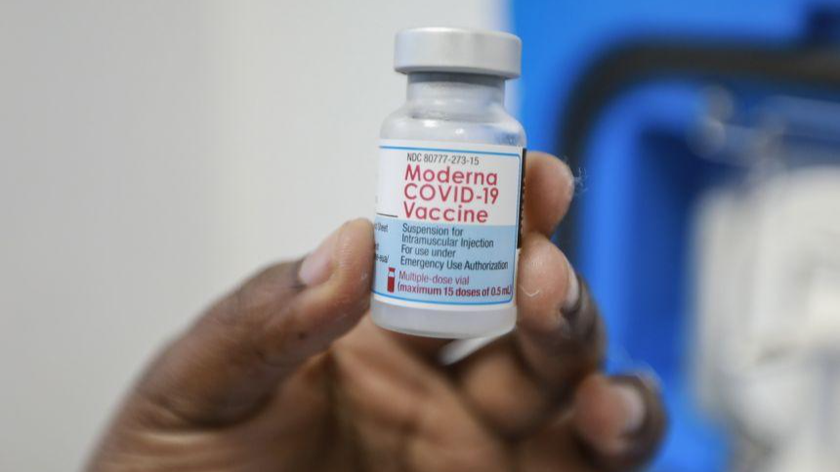 Vaccine của Moderna hiện đang được FDA xem xét để sử dụng cho thanh thiếu niên. Ảnh: EPA-EFE