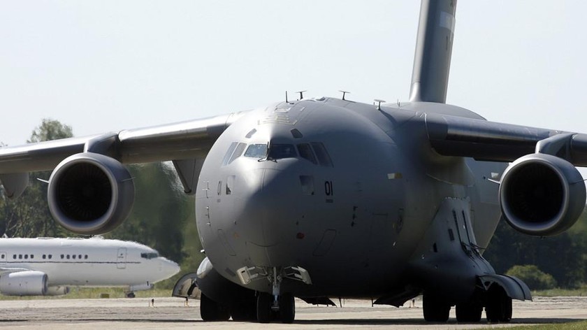Một máy bay vận tải quân sự Boeing C-17 của NATO. Ảnh: Reuters