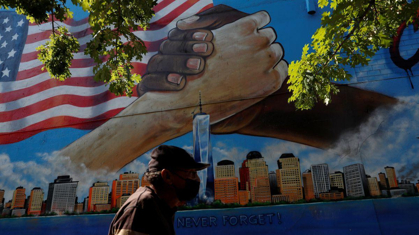 Bức tranh tường tưởng niệm ngày 11/9 ở quận Bronx của thành phố New York, Hoa Kỳ. Ảnh: Reuters (chụp ngày 10/9/2021)