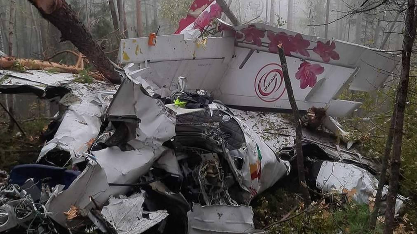 Xác chiếc máy bay chở khách L-410 gặp nạn ở rừng taiga vùng Irkutsk làm 4 người thiệt mạng. Ảnh: Văn phòng công tố giao thông vận tải Đông Siberia (phát qua TASS)