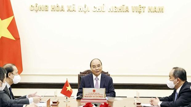 Chủ tịch nước Nguyễn Xuân Phúc điện đàm với Thủ tướng Nhật Bản Yoshihide Suga. Ảnh: Thống Nhất/TTXVN