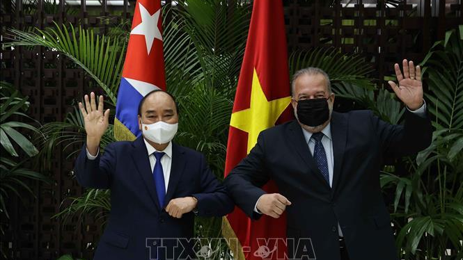 Chủ tịch nước Nguyễn Xuân Phúc và Thủ tướng Cuba Manuel Marrero Cruz. Ảnh: TTXVN phát