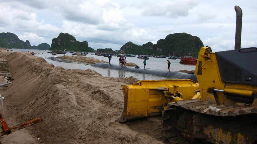 Tuyến đường dài 4,7km, mức đầu tư là 680 tỷ đồng đươc xác định sử dụng 8.126m3 "cát lậu". Ảnh: Công an Quảng Ninh