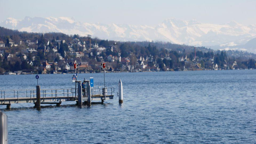 Nhiều doanh nhân Đức đang tìm kiếm cơ hội cư trú ở vùng có mức thuế thấp gần Hồ Zurich (Thụy Sĩ) . Ảnh: Reuters