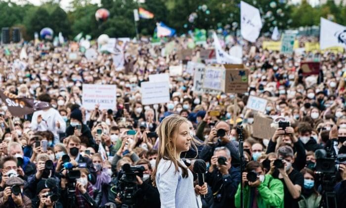 Greta Thunberg kêu gọi cử tri Đức gây sức ép về vấn đề bảo vệ môi trường lên các nhà chính trị tại sự kiện ở Berlin (Đức) 2 ngày trưc[s cuộc bầu cử của Đức (diễn ra ngày 26/9). Ảnh: The Guardian
