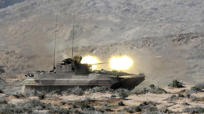 Một chiếc xe tăng thuộc các đơn vị quân sự của Lực lượng Mặt đất Iran trong cuộc tập trận "Những kẻ chinh phục". Ảnh: hãng thông tấn Tasnim/qua Reuters