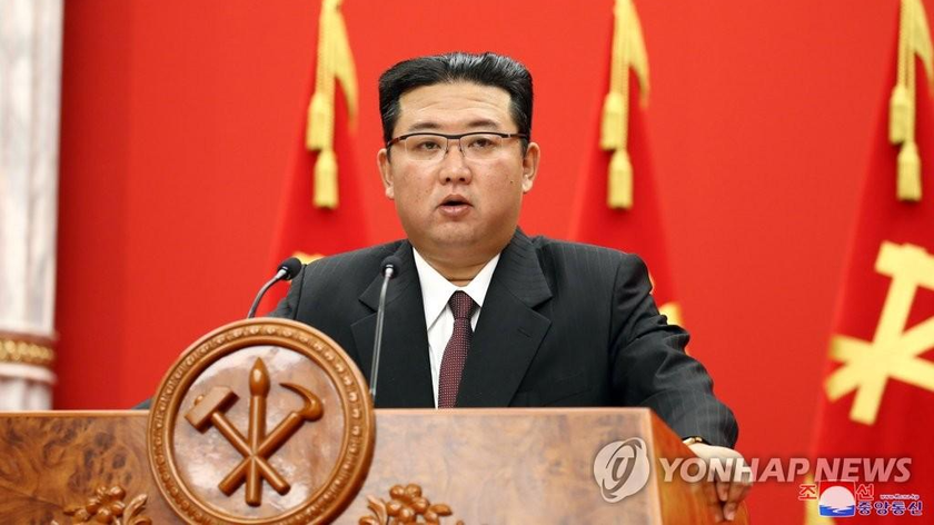 Nhà lãnh đạo Triều Tiên Kim Jong Un phát biểu trong một sự kiện kỷ niệm 76 năm ngày thành lập Đảng Lao động cầm quyền của Triều Tiên (WPK) ở Bình Nhưỡng, Triều Tiên hôm 10/10/2021. Ảnh: KCNA công bố hôm 11/10/2021 qua Yonhap.