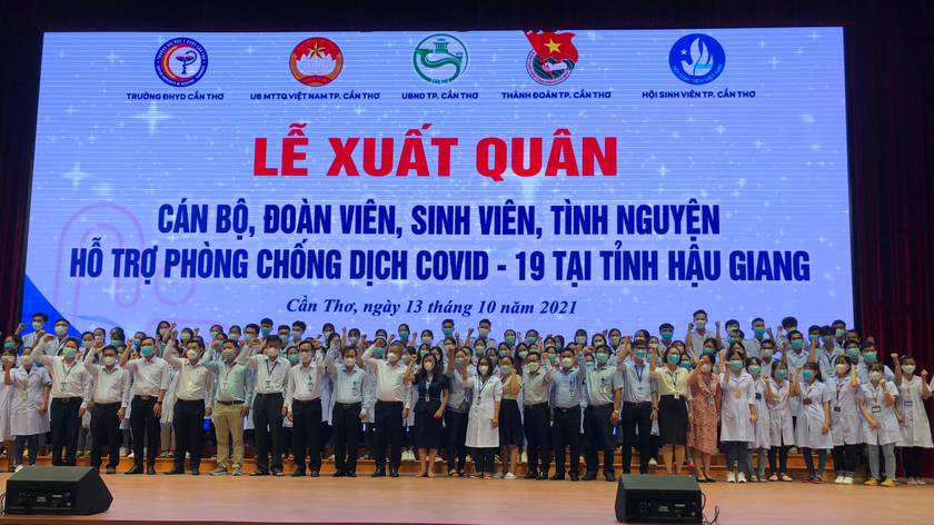 Hơn 100 cán bộ, sinh viên trường ĐHYD Cần Thơ xuất quân hỗ trợ tiêm vaccine phòng COVID-19 cho tỉnh Hậu Giang.