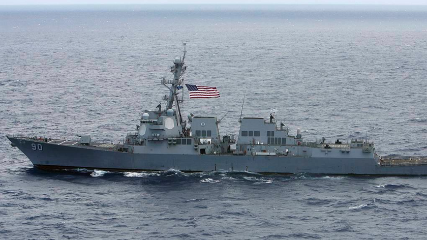 Tàu khu trục tên lửa dẫn đường Chafee của Mỹ. Ảnh: Reuters