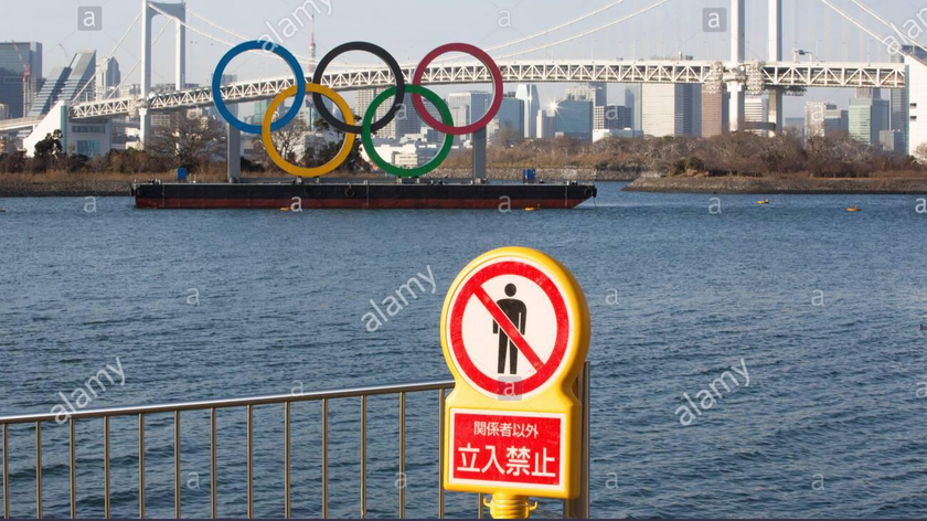 Biển cấm chụp ảnh trước biểu tượng Olympic tại Nhật Bản .Ảnh: alamy