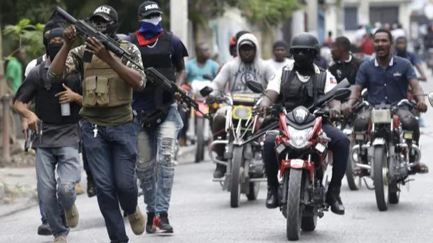 Bạo lực băng đảng gia tăng cùng các vụ bắt cóc tăng gần 300% kể từ tháng Bảy ở Haiti. Ảnh: AP