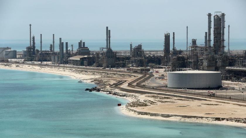 Nhà máy lọc dầu Ras Tanura của Saudi Aramco và cảng dầu tại Ả Rập Saudi. Ảnh: Reuters (chụp ngày 21/5/2018)