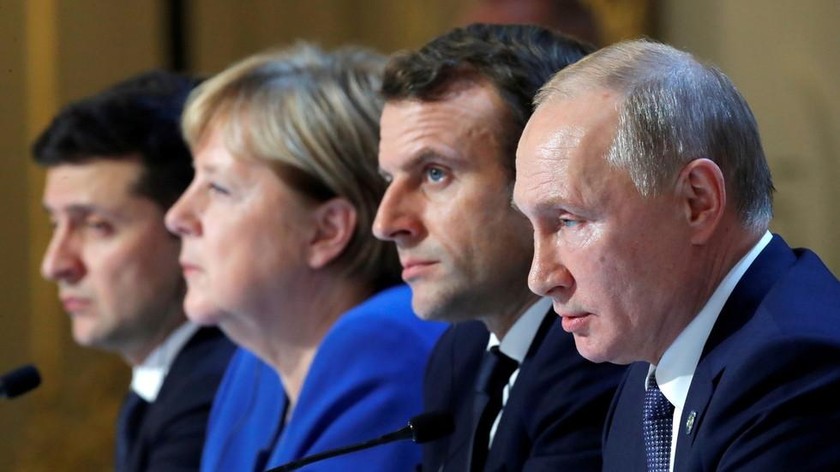 Tổng thống Ukraine Volodymyr Zelenskiy, Thủ tướng Đức Angela Merkel, Tổng thống Pháp Emmanuel Macron và Tổng thống Nga Vladimir Putin tham dự một cuộc họp báo chung sau hội nghị thượng đỉnh Định dạng Normandy tại Paris, Pháp ngày 9/12/2019. Ảnh: Reuters