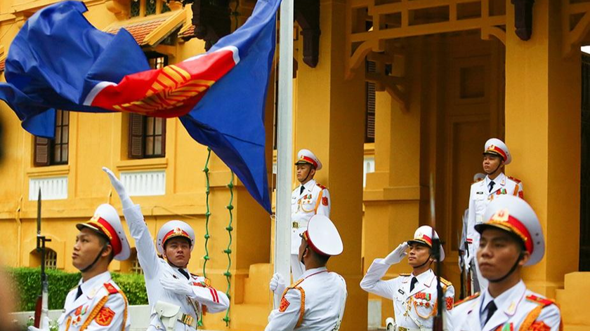 Lễ thượng cờ ASEAN tại Hà Nội. Ảnh: VGP