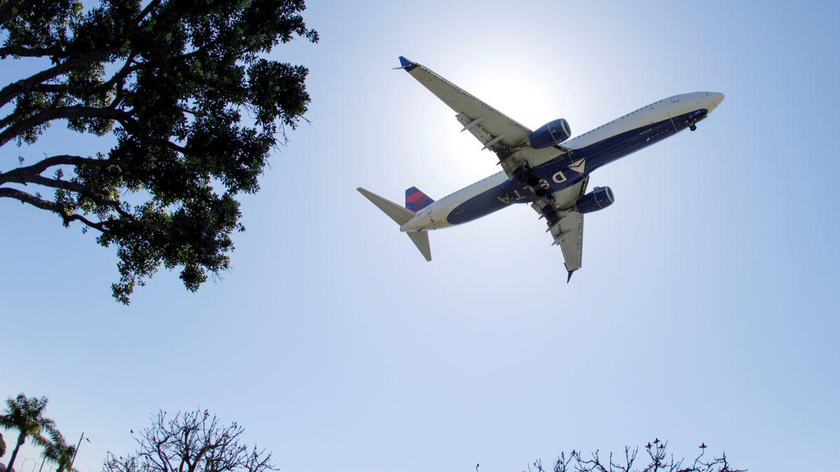 Hoa Kỳ áp dụng chính sách đi lại bằng đường hàng không chủ yếu dựa vào tiêm chủng. Ảnh: Reuters