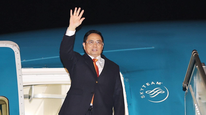 Thủ tướng Phạm Minh Chính lên đường tham dự Hội nghị COP26. Ảnh: VGP