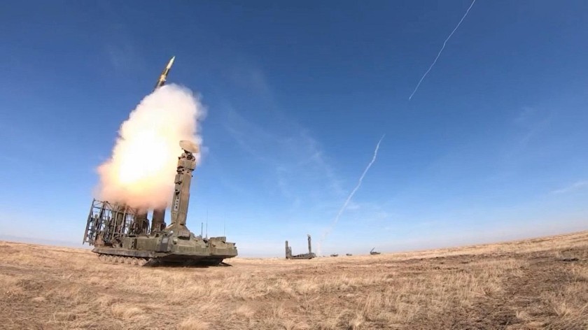 Hệ thống phòng thủ tên lửa của Nga tham gia tập trận huấn luyện (Ảnh cắt từ video do Bộ Quốc phòng Nga cung cấp cho RT)