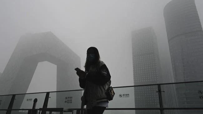 Khói mù dày đặc bao trùm các vùng phía bắc Trung Quốc hôm 5/11/2021. Ảnh: AFP