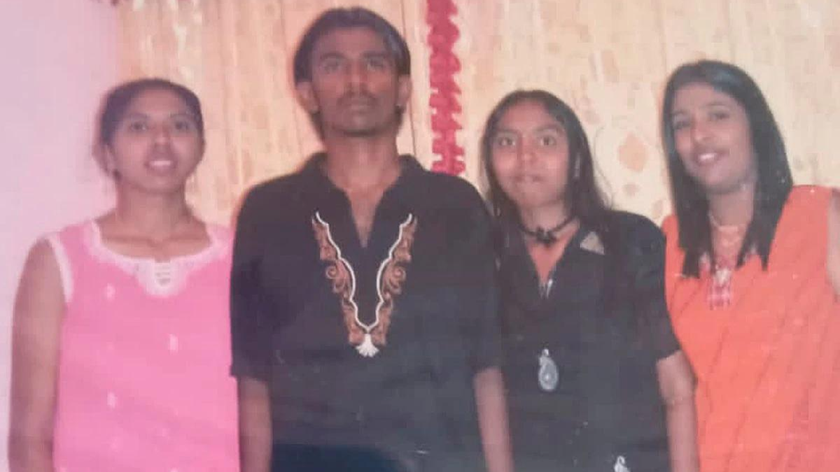 Nagaenthran Dharmalingam cùng với các chị em của anh ta ở Malaysia. Ảnh phát qua Reuters