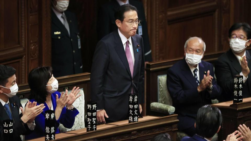 Ông Fumio Kishida được bầu lại làm Thủ tướng Nhật Bản trong phiên họp toàn thể của Hạ viện vào ngày 10/11/2021, tại Tokyo. Ảnh: Kyodo