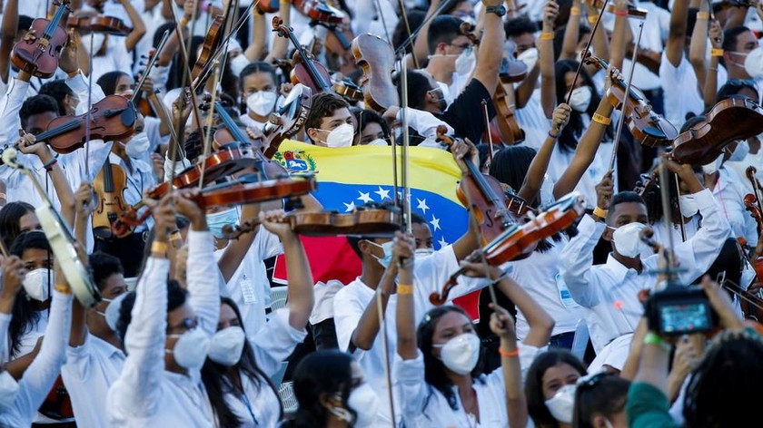 12.000 nghệ sĩ trẻ tuổi Venezuela tham gia buổi biểu diễn của "Dàn nhạc lớn nhất thế giới". Ảnh: Reuters