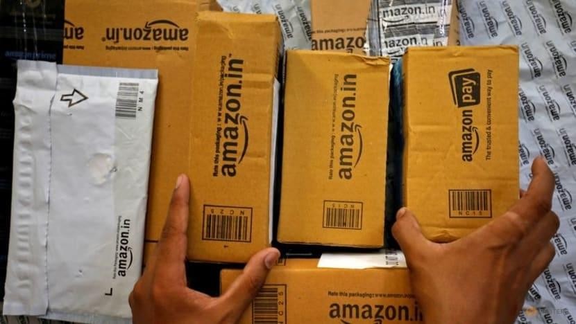 Amazon cũng cung cấp dịch vụ hậu cần, kho hàng cho những người bán hàng trên nền tảng thương mại điện tử này. Ảnh Reuters (chụp ngày 17/3/2021)
