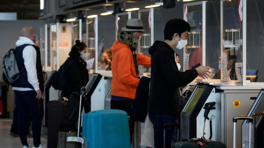 Khách du lịch ngoài khối Schengen sẽ có thêm một giai đoạn quản lý trước khi đến các sân bay châu Âu vào năm sau. Ảnh: AP