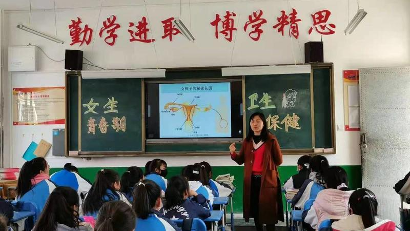 Một tiết học về giáo dục giới tính tại lớp nữ sinh tại trường trung học cơ sở Zhangyi ở khu tự trị Ninh Hạ. Ảnh: China Daily