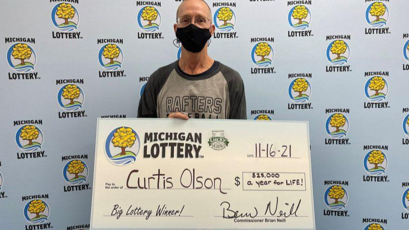 Ông Curtis Olson với giải thưởng 25.000 USD/năm trọn đời.