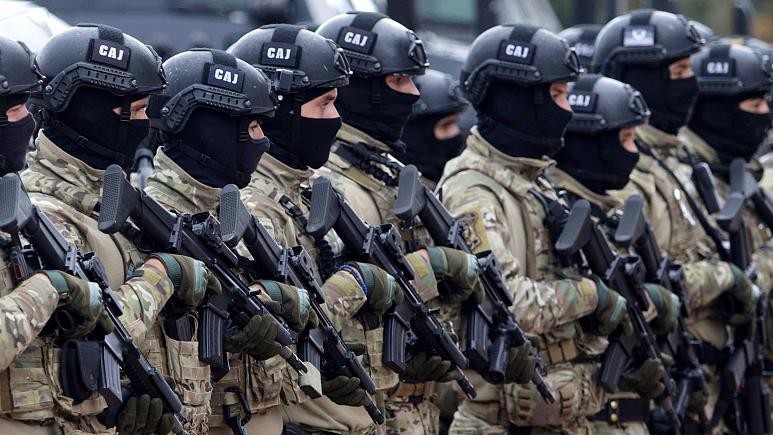 Lực lượng cảnh sát của Bosnia do người Serb điều hành trong một ngày tập trận sau kế hoạch được ông Milorad Dodik công bố. Ảnh: AP