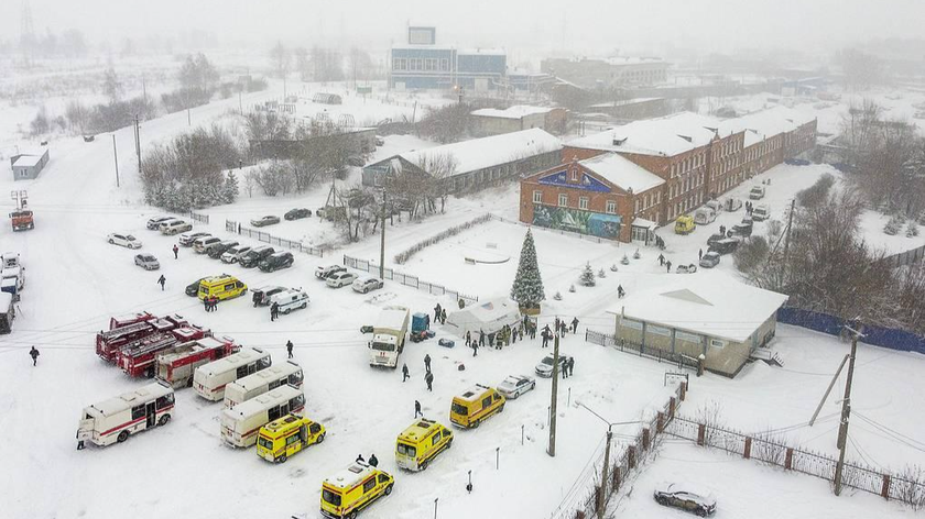 Lực lượng cứu hộ tại khu vực xảy ra vụ tai nạn hầm mỏ. Ảnh: Văn phòng thống đốc vùng Kemerovo cung cấp cho TASS