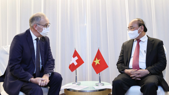 Chủ tịch nước Nguyễn Xuân Phúc và Tổng thống Liên bang Thụy Sĩ Guy Parmelin trong cuộc gặp tại New York (Mỹ) tháng 9/2021. Ảnh: TTXVN