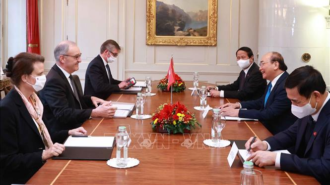 Chủ tịch nước Nguyễn Xuân Phúc hội đàm với Tổng thống Liên bang Thụy Sĩ Guy Parmelin. Ảnh: Thống Nhất/TTXVN