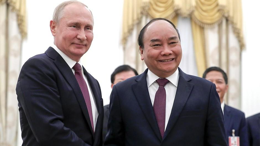 Tổng thống LB Nga Vladimir Putin và Chủ tịch nước CHXHCN Việt Nam Nguyễn Xuân Phúc (khi ông còn là Thủ tướng Chính phủ) tại điện Kremlin tháng 5/2019. Ảnh: TASS