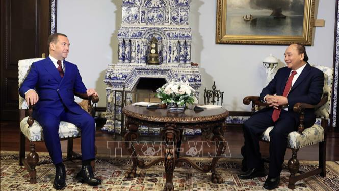 Chủ tịch nước Nguyễn Xuân Phúc gặp Phó Chủ tịch Hội đồng An ninh Liên bang Nga D. Medvedev. Ảnh: Thống Nhất/TTXVN